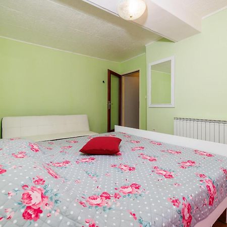 Apartments And Room Mirjana Dramalj Εξωτερικό φωτογραφία