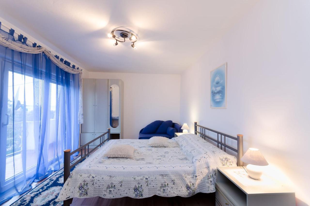 Apartments And Room Mirjana Dramalj Εξωτερικό φωτογραφία