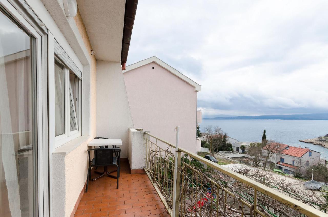 Apartments And Room Mirjana Dramalj Εξωτερικό φωτογραφία
