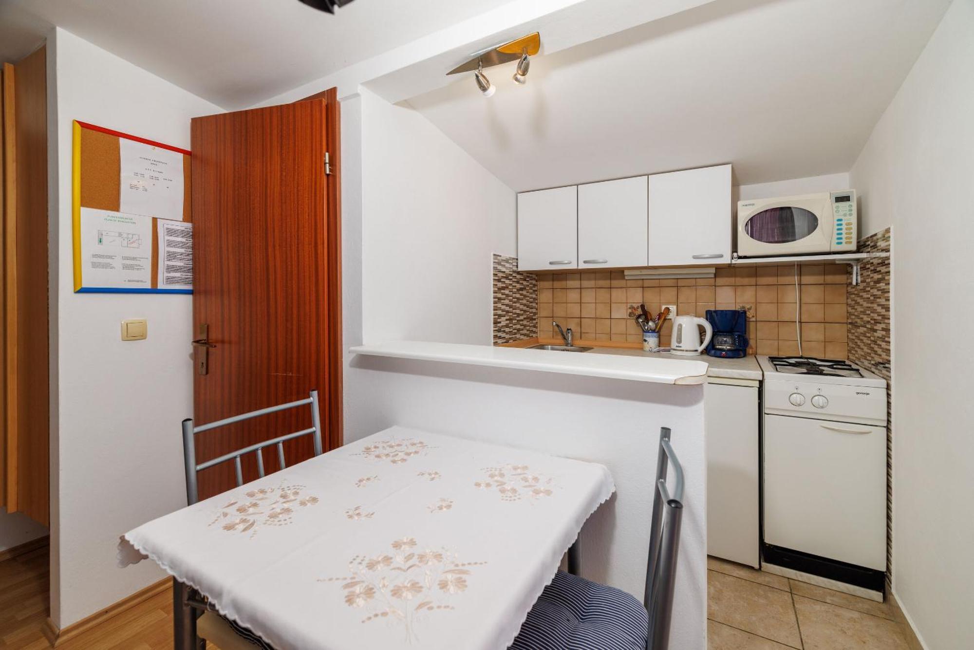Apartments And Room Mirjana Dramalj Εξωτερικό φωτογραφία